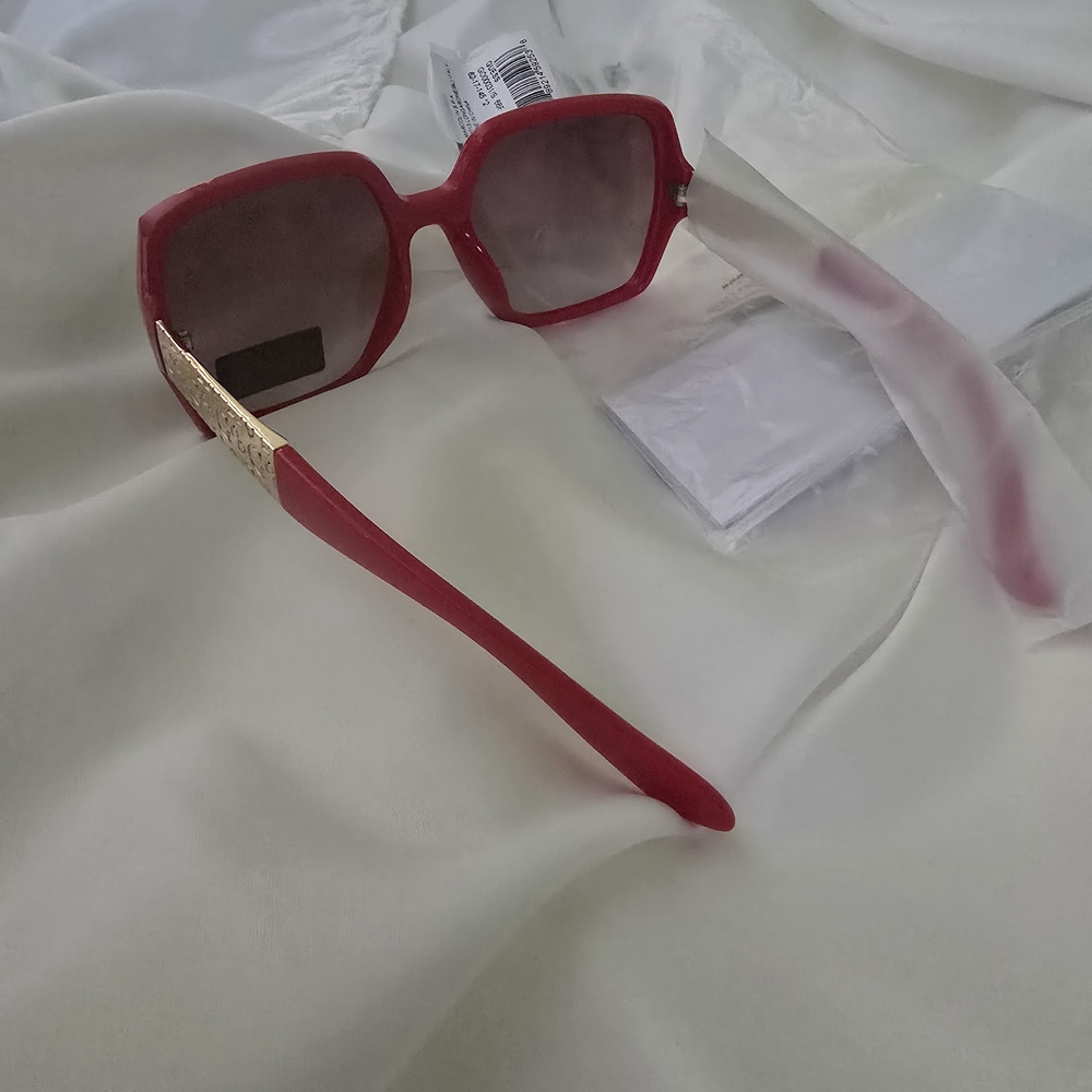 Guess Red Gold Monogram Square Oversized Sunglasses - Picture 6 of 6